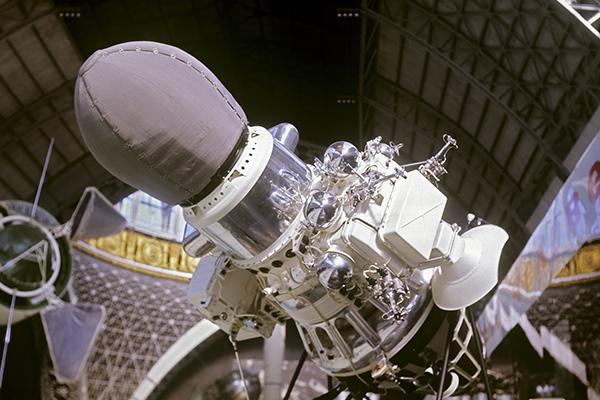 3 февраля 1966 года советская автоматическая станция «Луна-9» совершила мягкую посадку на Луну