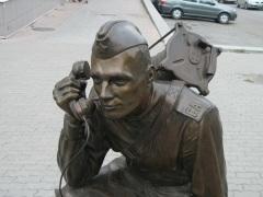 Памятник «Военный связист» в Екатеринбурге.