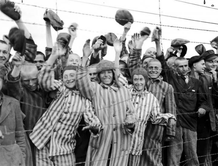 27 января 1945 г. - Советские войска освободили узников Освенцима