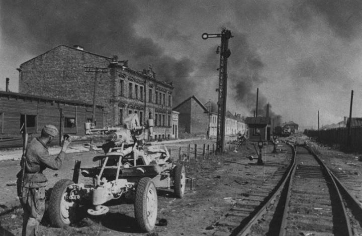 28 января 1945 — Советские войска заняли Мемель.
